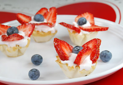 Jodie Fitz: Mini Strawberry Flower Pot Snacks Mini Strawberry Flower Pot Snacks